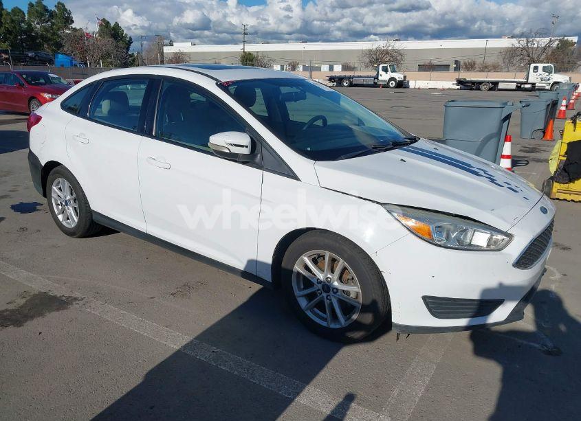 2015 Ford Focus SE (VIN 1FADP3F23FL289301) main photo