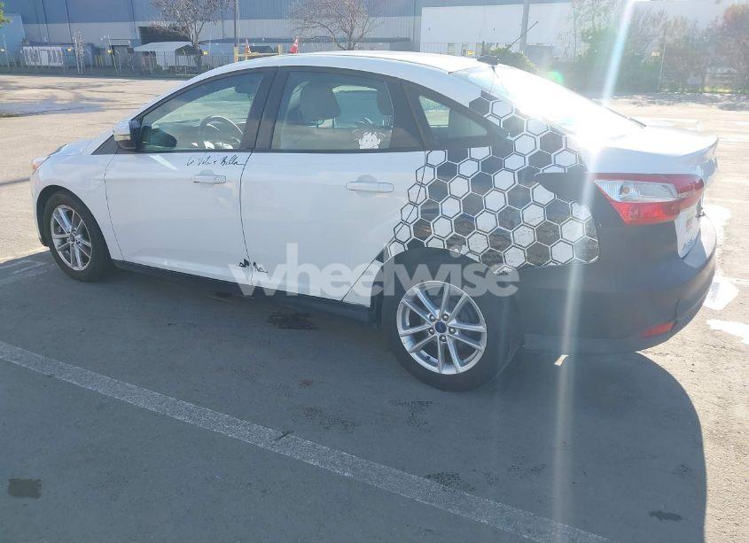 Photo 3 of 2015 Ford Focus SE (VIN 1FADP3F23FL289301)