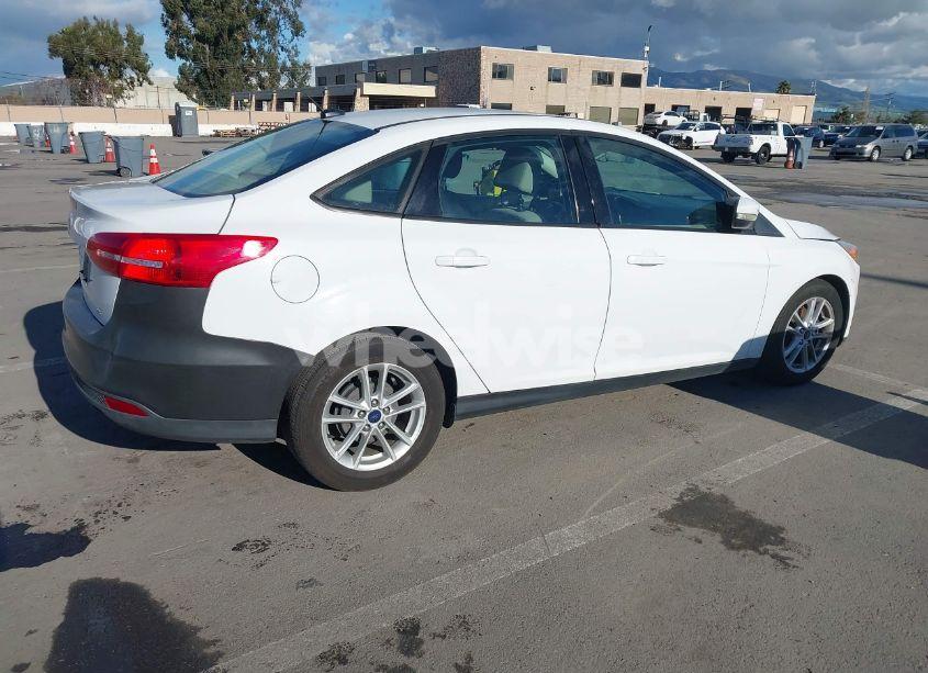 Photo 4 of 2015 Ford Focus SE (VIN 1FADP3F23FL289301)