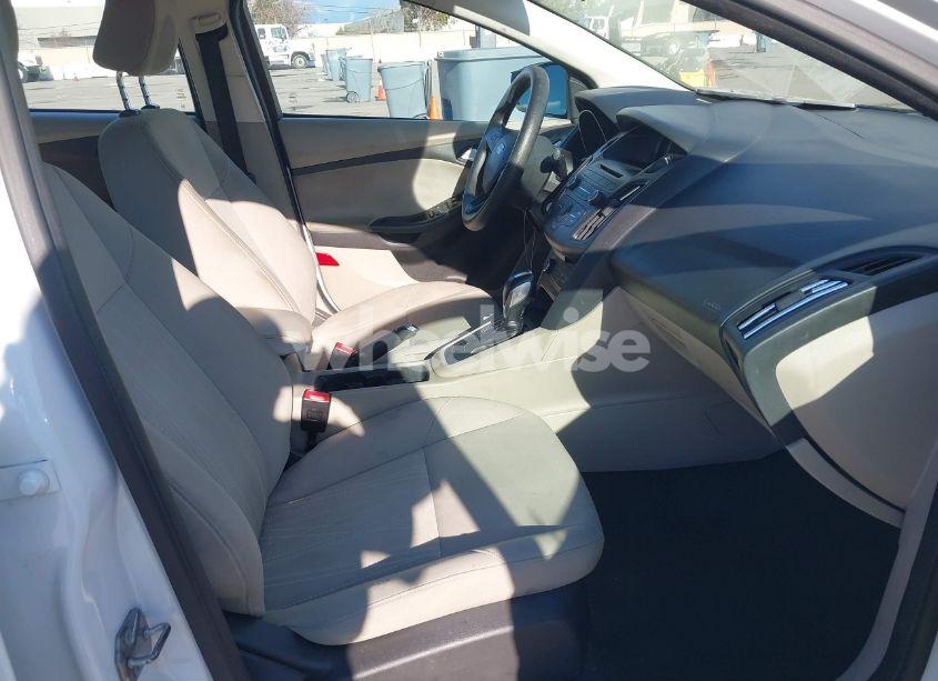 Photo 5 of 2015 Ford Focus SE (VIN 1FADP3F23FL289301)