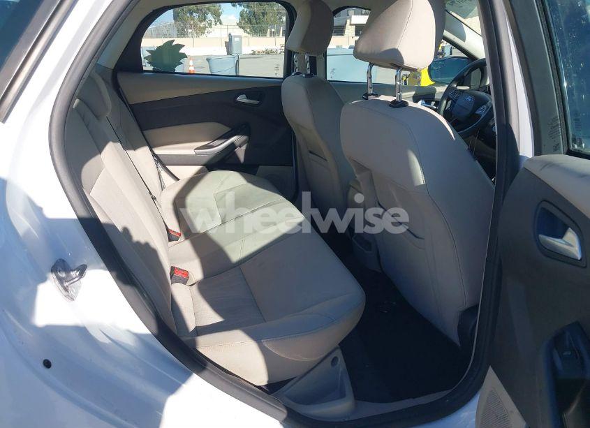 Photo 8 of 2015 Ford Focus SE (VIN 1FADP3F23FL289301)