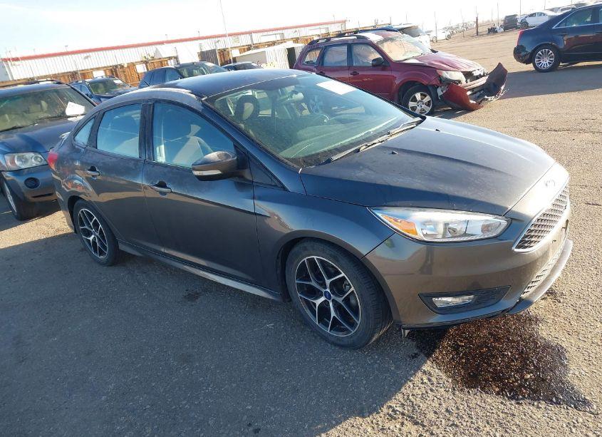 2015 Ford Focus SE (VIN 1FADP3F23FL305724) main photo