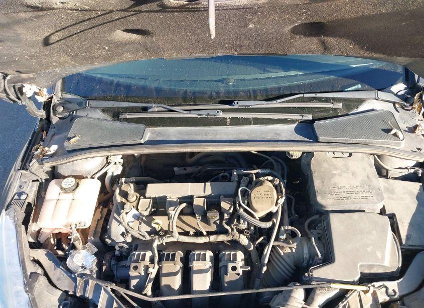 Photo 10 of 2015 Ford Focus SE (VIN 1FADP3F23FL305724)