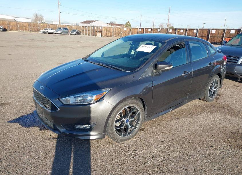Photo 2 of 2015 Ford Focus SE (VIN 1FADP3F23FL305724)