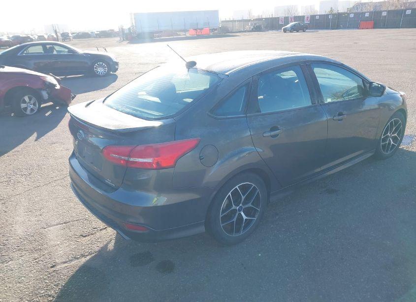 Photo 4 of 2015 Ford Focus SE (VIN 1FADP3F23FL305724)