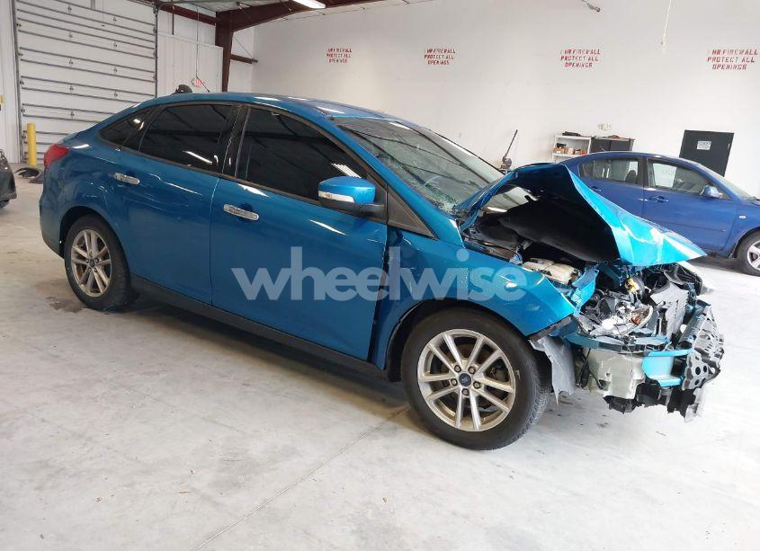 2015 Ford Focus SE (VIN 1FADP3F23FL318084) main photo