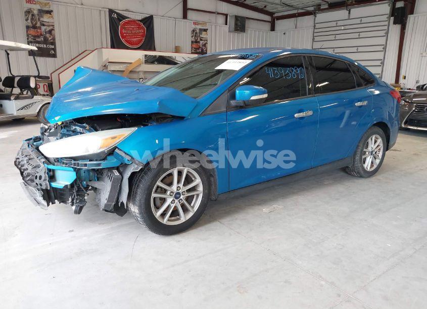 Photo 2 of 2015 Ford Focus SE (VIN 1FADP3F23FL318084)