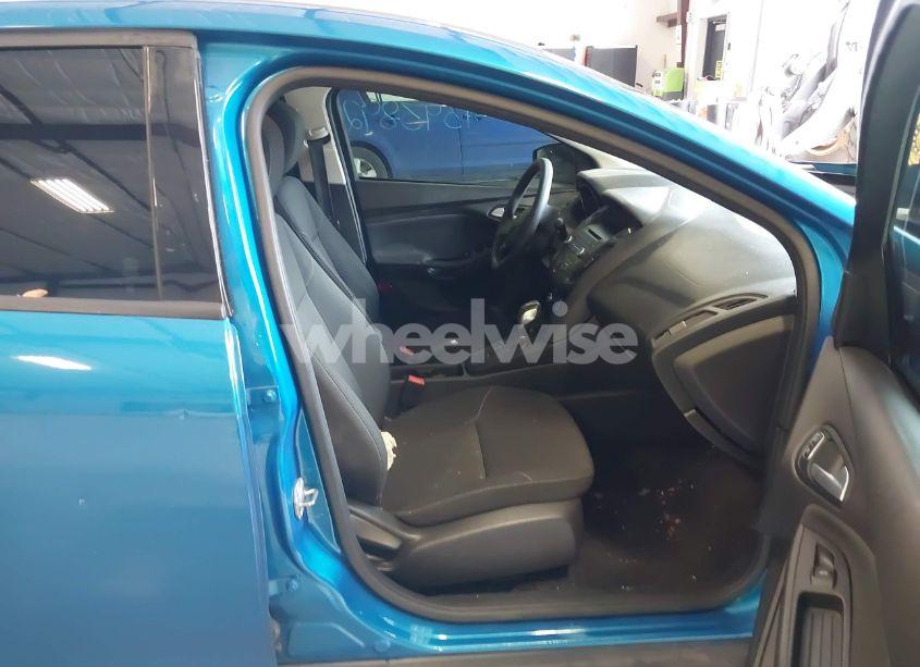 Photo 5 of 2015 Ford Focus SE (VIN 1FADP3F23FL318084)