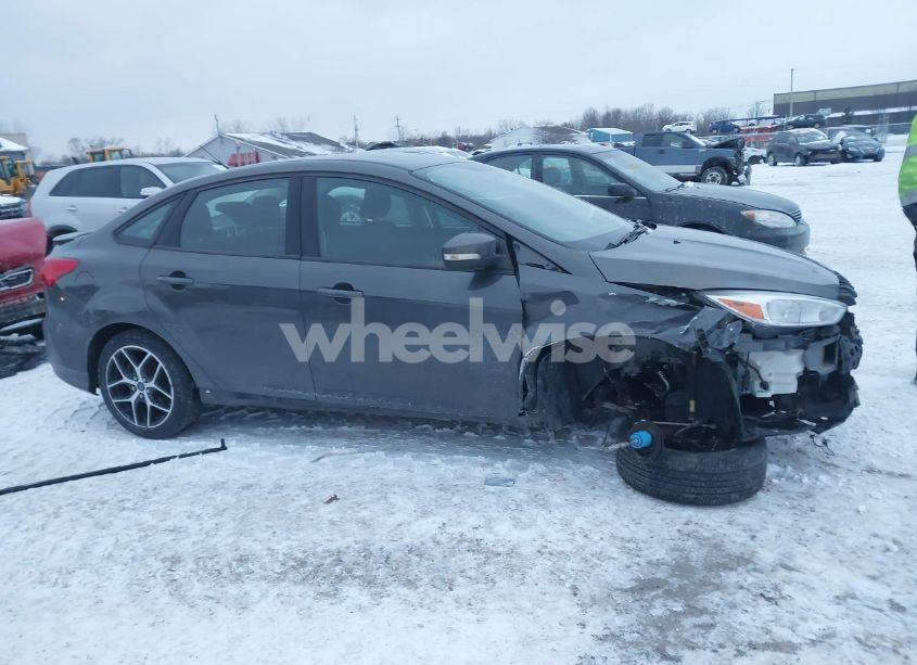 Photo 14 of 2015 Ford Focus SE (VIN 1FADP3F23FL333961)