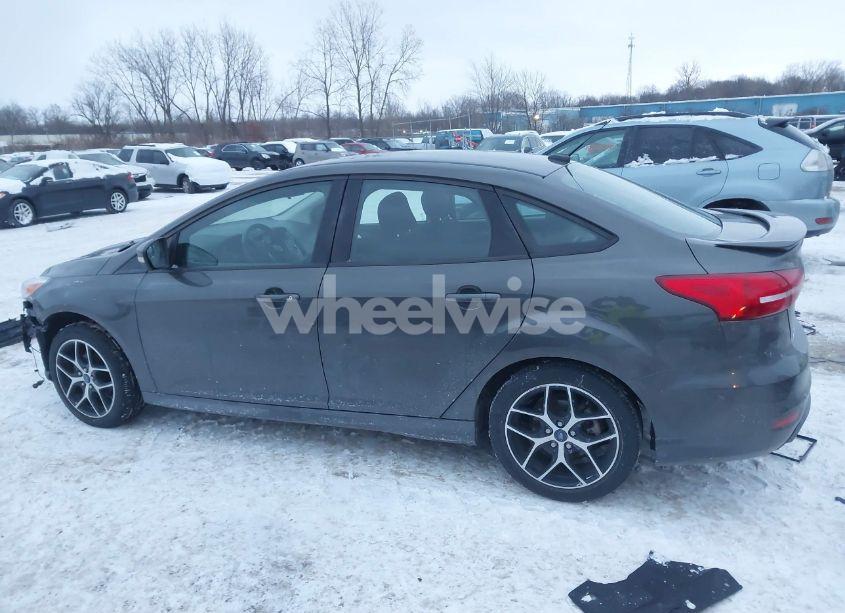 Photo 15 of 2015 Ford Focus SE (VIN 1FADP3F23FL333961)