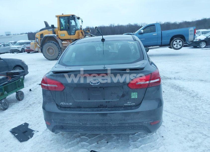 Photo 17 of 2015 Ford Focus SE (VIN 1FADP3F23FL333961)