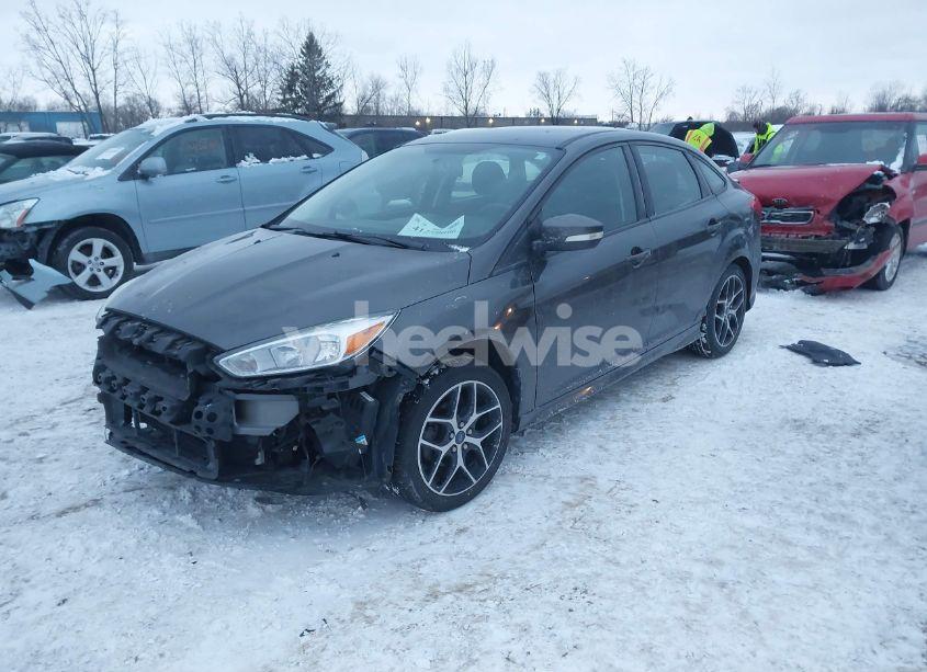 Photo 2 of 2015 Ford Focus SE (VIN 1FADP3F23FL333961)