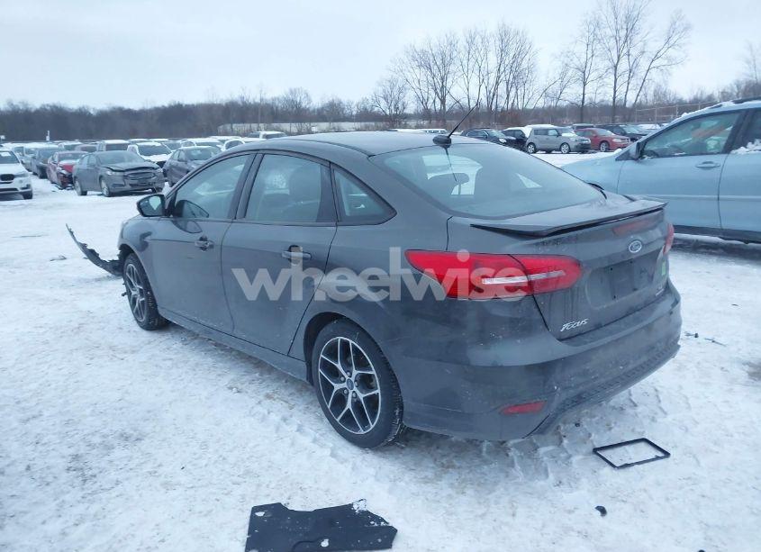 Photo 3 of 2015 Ford Focus SE (VIN 1FADP3F23FL333961)
