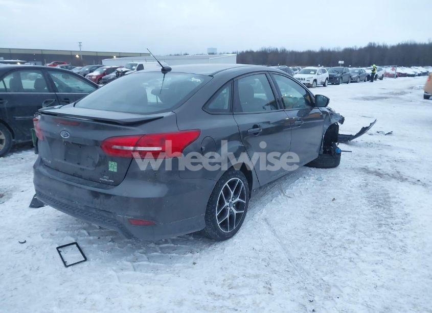 Photo 4 of 2015 Ford Focus SE (VIN 1FADP3F23FL333961)