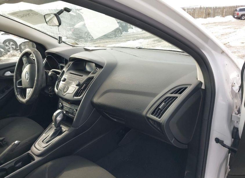 Photo 5 of 2015 Ford Focus SE (VIN 1FADP3F23FL334690)