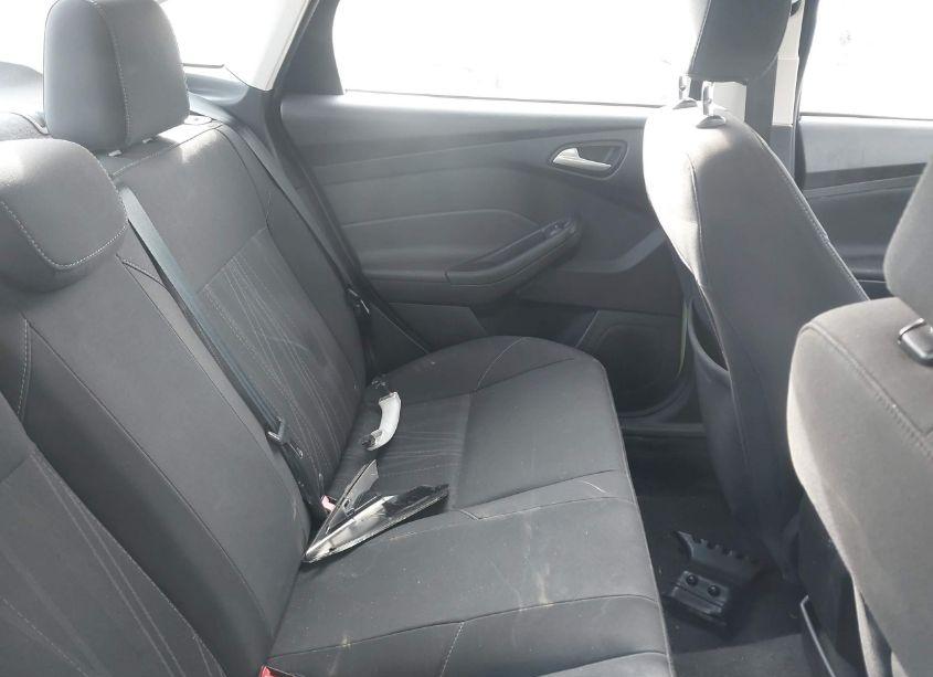Photo 8 of 2015 Ford Focus SE (VIN 1FADP3F23FL334690)