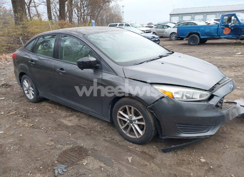 2015 Ford Focus SE (VIN 1FADP3F23FL336536) main photo