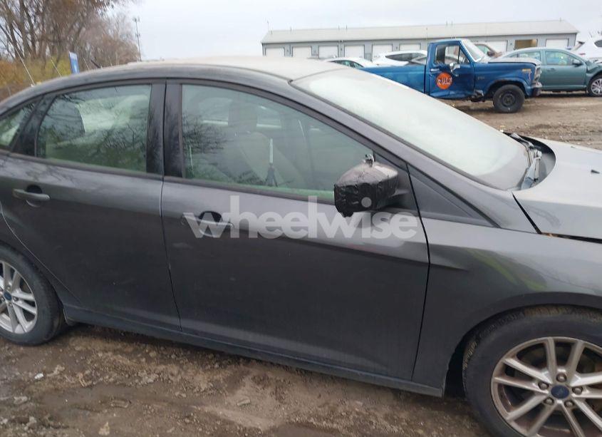 Photo 13 of 2015 Ford Focus SE (VIN 1FADP3F23FL336536)