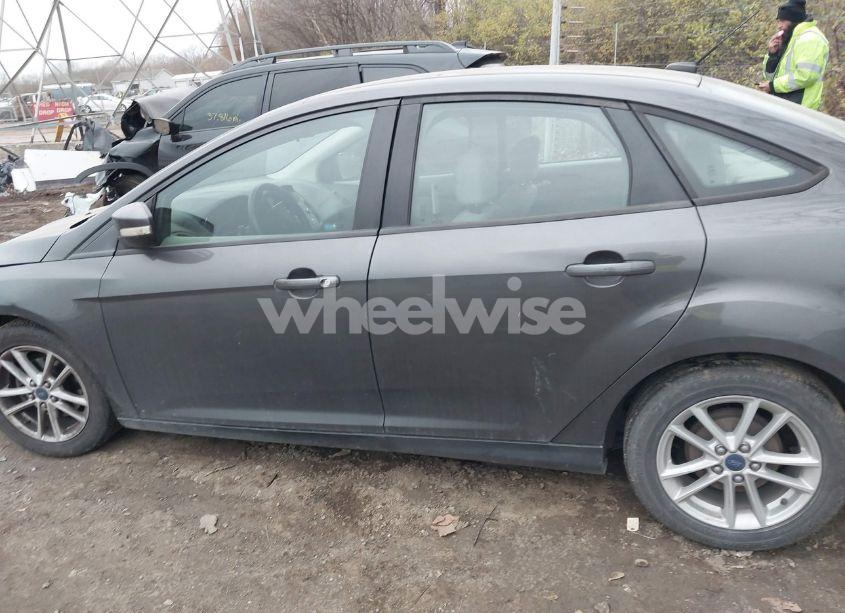 Photo 14 of 2015 Ford Focus SE (VIN 1FADP3F23FL336536)