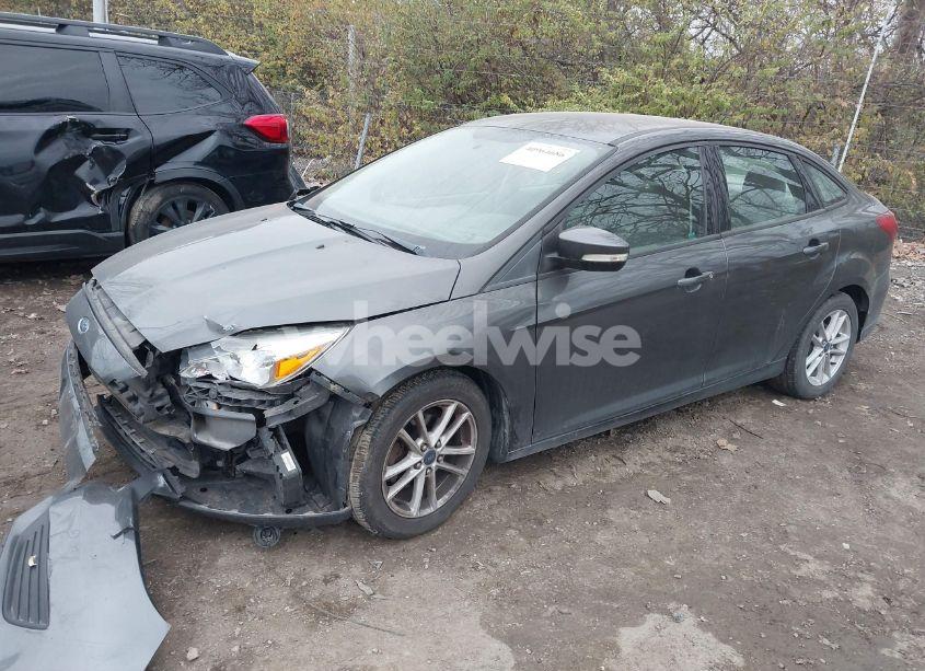 Photo 2 of 2015 Ford Focus SE (VIN 1FADP3F23FL336536)