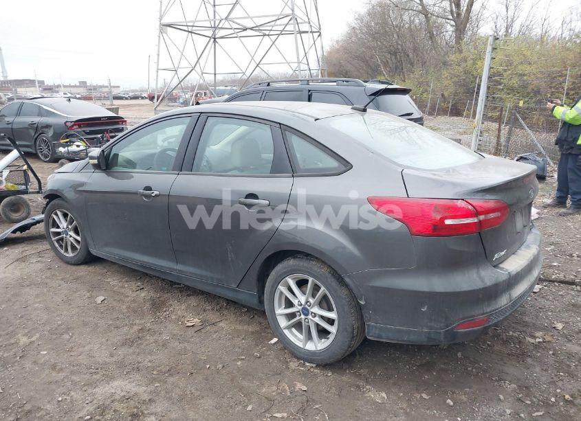 Photo 3 of 2015 Ford Focus SE (VIN 1FADP3F23FL336536)