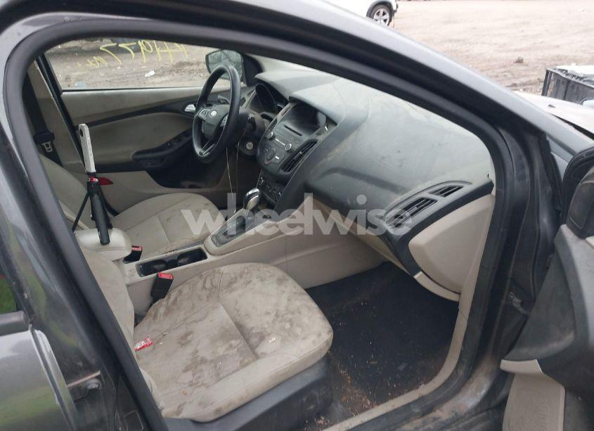 Photo 5 of 2015 Ford Focus SE (VIN 1FADP3F23FL336536)