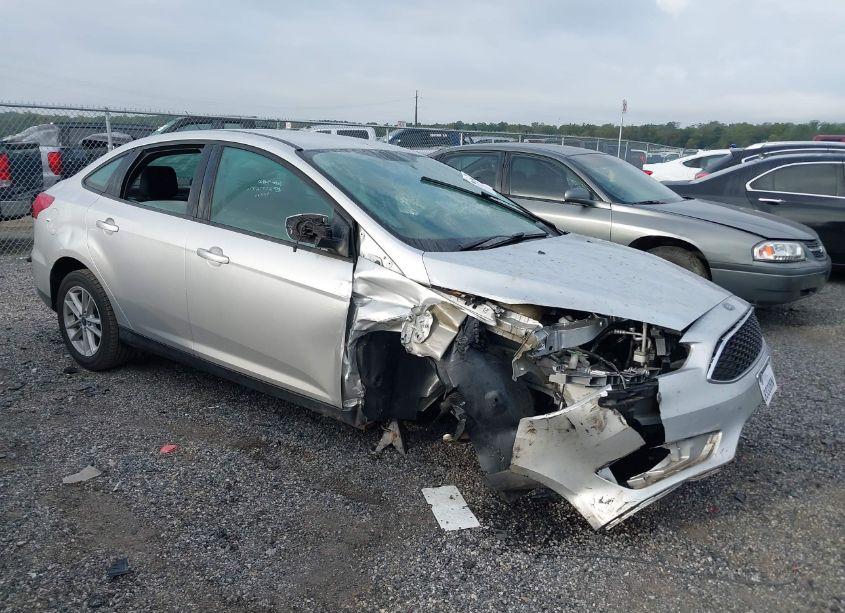 2015 Ford Focus SE (VIN 1FADP3F23FL344460) main photo