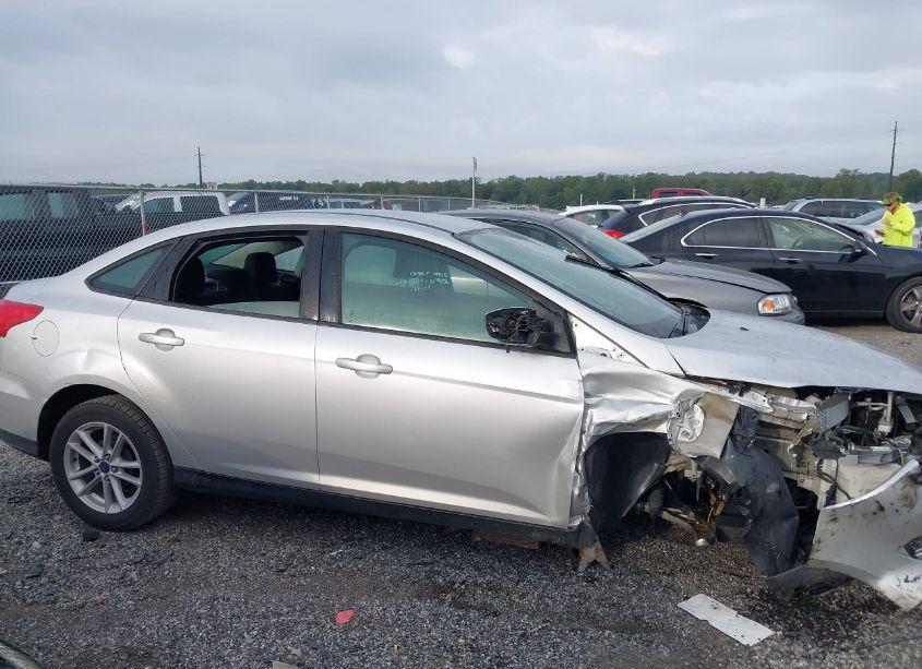 Photo 13 of 2015 Ford Focus SE (VIN 1FADP3F23FL344460)