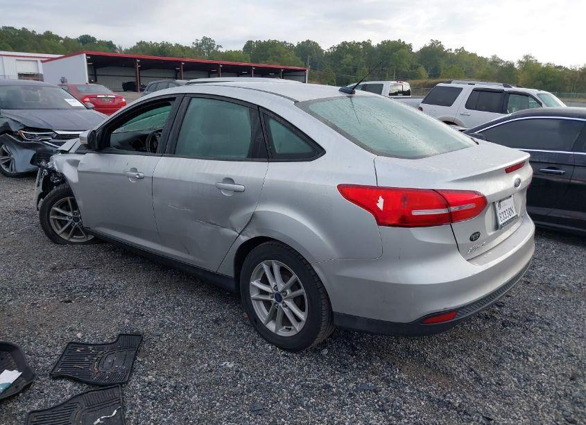 Photo 3 of 2015 Ford Focus SE (VIN 1FADP3F23FL344460)