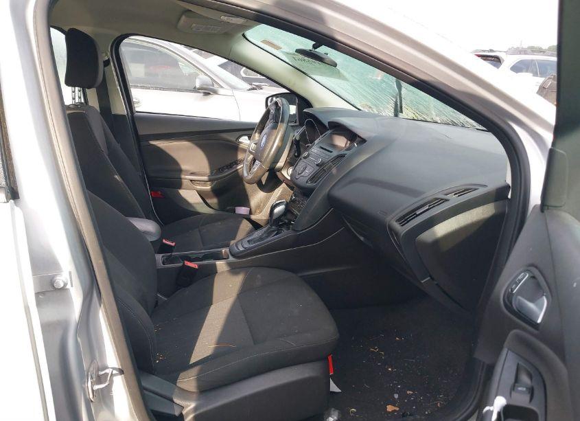 Photo 5 of 2015 Ford Focus SE (VIN 1FADP3F23FL344460)