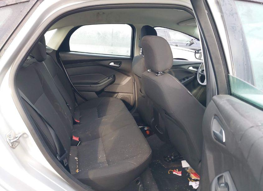 Photo 8 of 2015 Ford Focus SE (VIN 1FADP3F23FL344460)