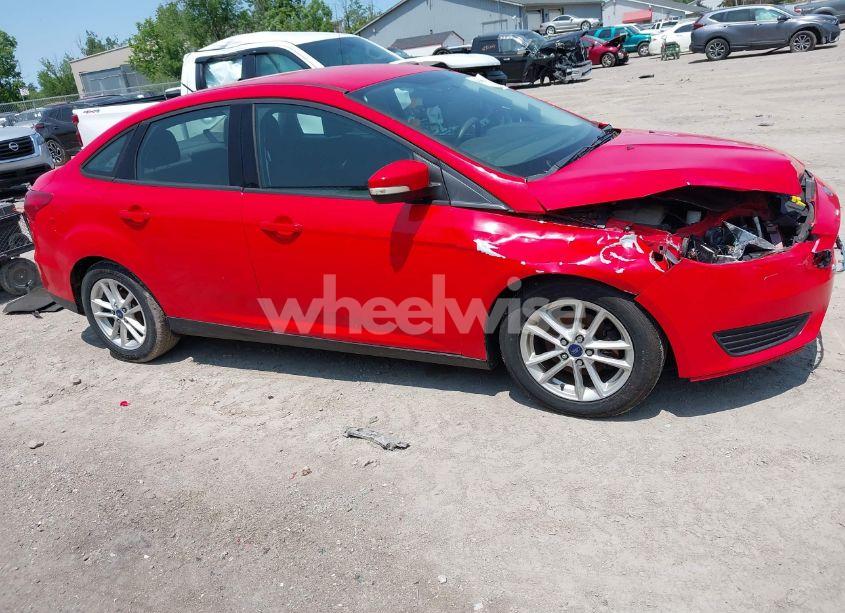 Photo 13 of 2015 Ford Focus SE (VIN 1FADP3F23FL354468)