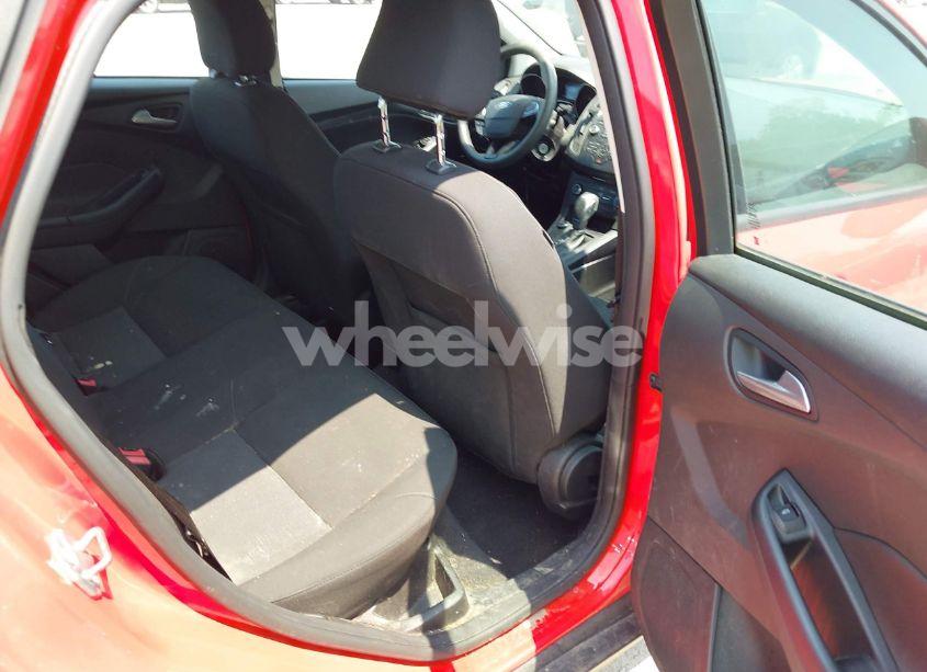Photo 8 of 2015 Ford Focus SE (VIN 1FADP3F23FL354468)