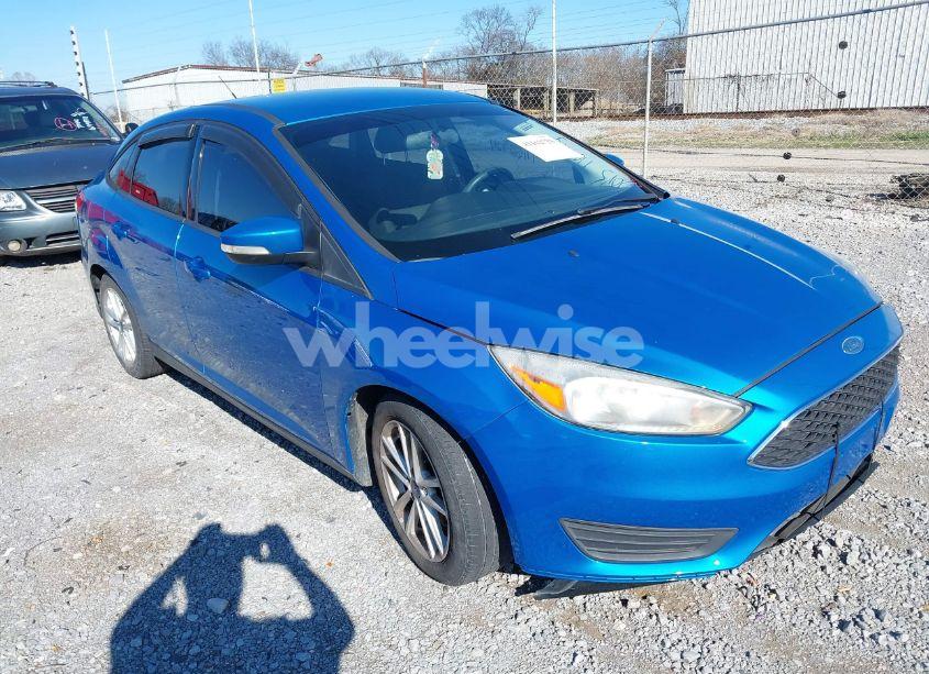 2015 Ford Focus SE (VIN 1FADP3F23FL372484) main photo