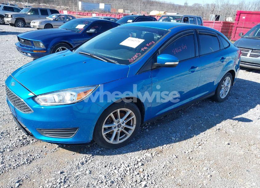 Photo 2 of 2015 Ford Focus SE (VIN 1FADP3F23FL372484)