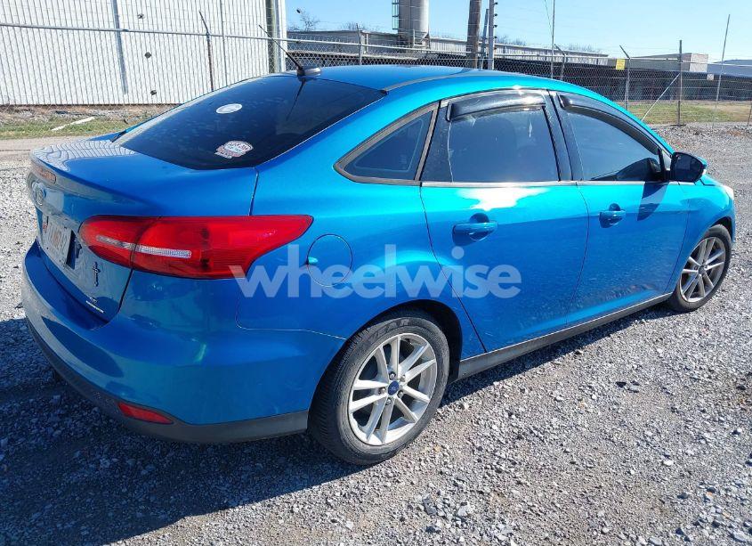 Photo 4 of 2015 Ford Focus SE (VIN 1FADP3F23FL372484)