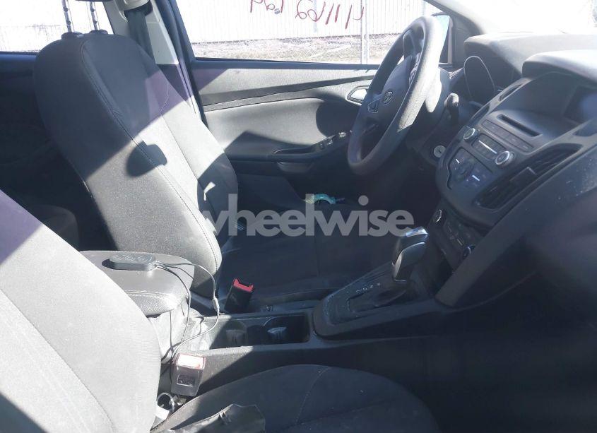 Photo 5 of 2015 Ford Focus SE (VIN 1FADP3F23FL372484)