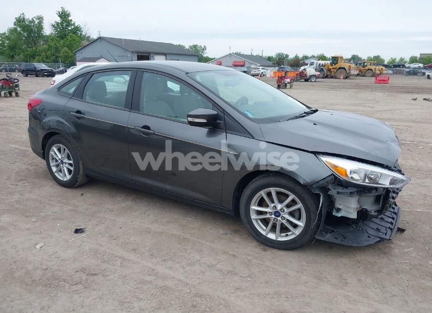 2015 Ford Focus SE (VIN 1FADP3F23FL374137) main photo