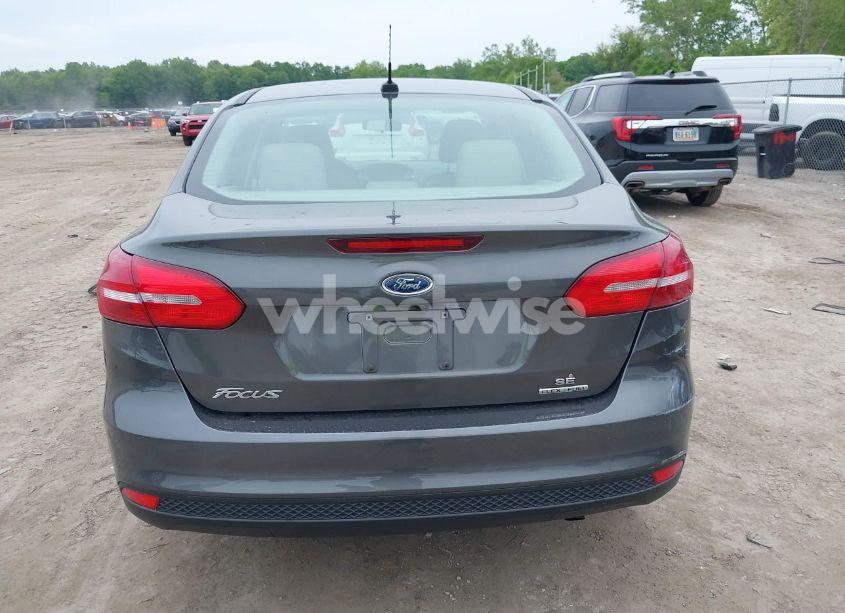 Photo 17 of 2015 Ford Focus SE (VIN 1FADP3F23FL374137)
