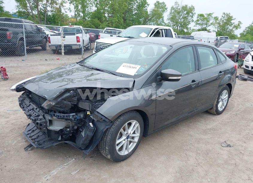 Photo 2 of 2015 Ford Focus SE (VIN 1FADP3F23FL374137)