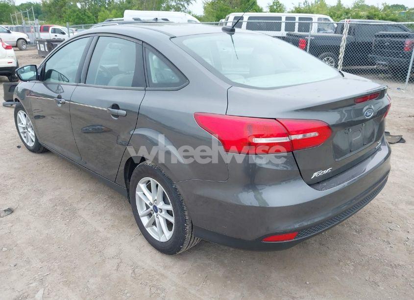Photo 3 of 2015 Ford Focus SE (VIN 1FADP3F23FL374137)