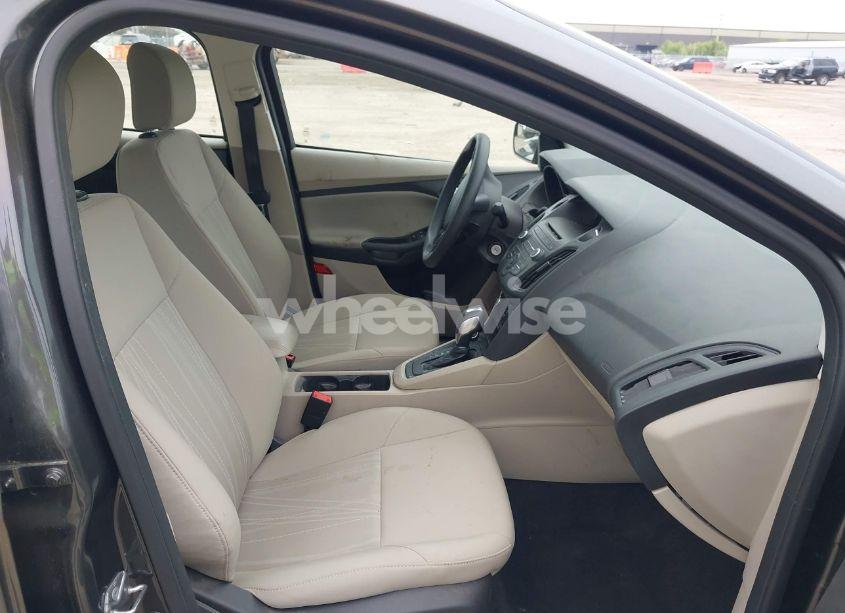 Photo 5 of 2015 Ford Focus SE (VIN 1FADP3F23FL374137)