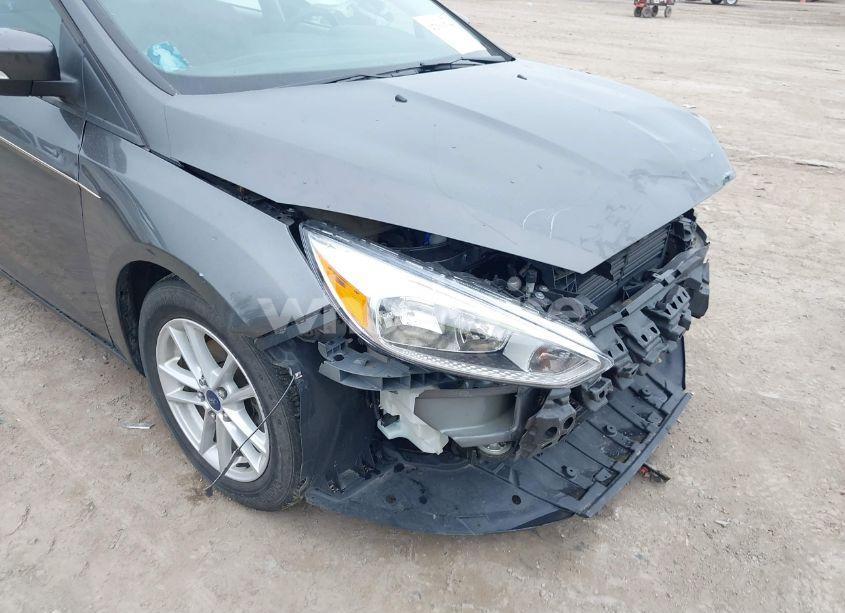 Photo 6 of 2015 Ford Focus SE (VIN 1FADP3F23FL374137)