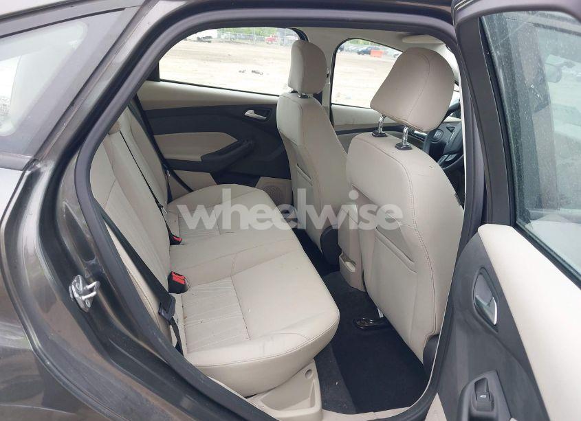 Photo 8 of 2015 Ford Focus SE (VIN 1FADP3F23FL374137)