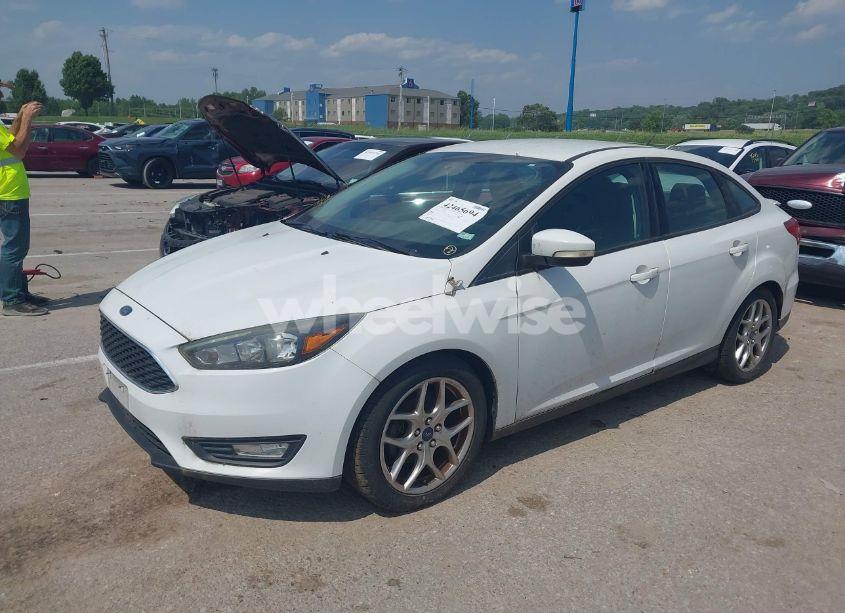 Photo 2 of 2015 Ford Focus SE (VIN 1FADP3F23FL374767)