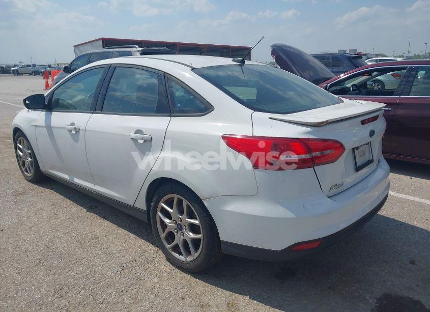 Photo 3 of 2015 Ford Focus SE (VIN 1FADP3F23FL374767)