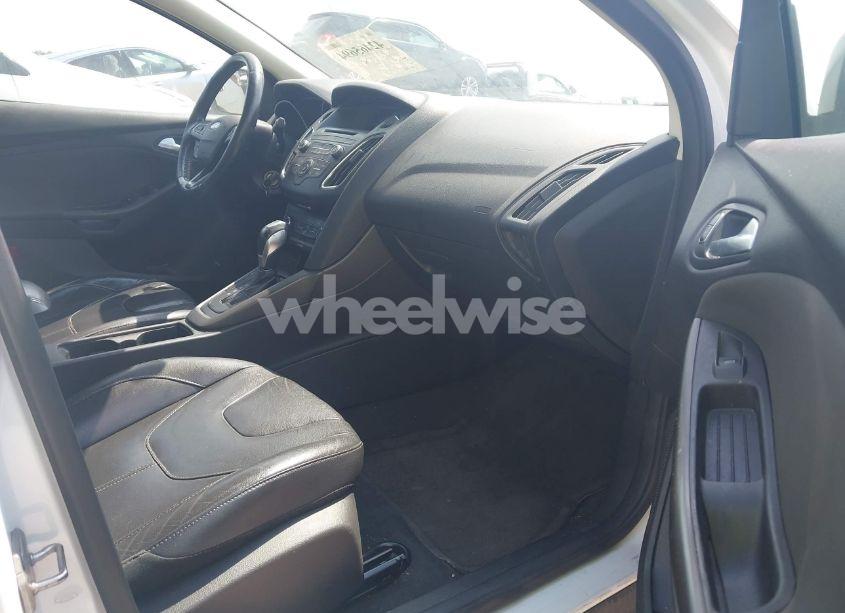 Photo 5 of 2015 Ford Focus SE (VIN 1FADP3F23FL374767)