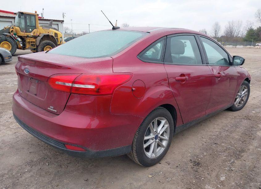Photo 4 of 2015 Ford Focus SE (VIN 1FADP3F23FL379600)