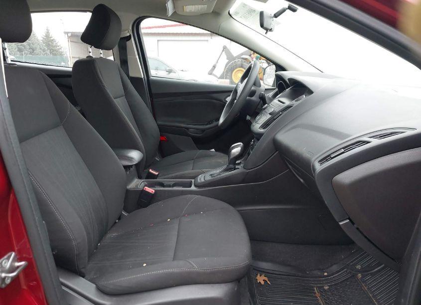 Photo 5 of 2015 Ford Focus SE (VIN 1FADP3F23FL379600)