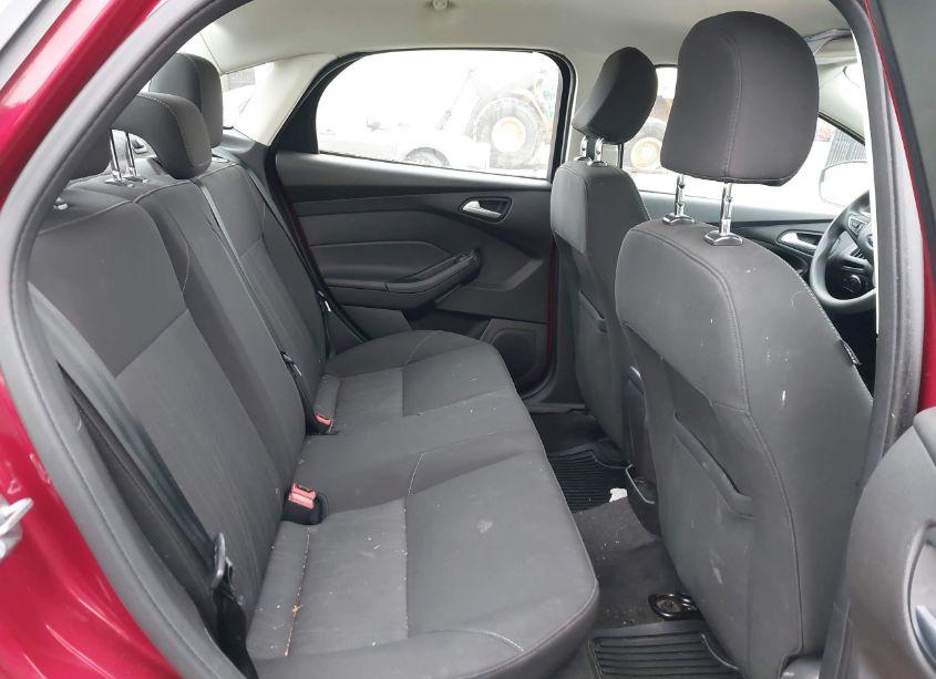 Photo 8 of 2015 Ford Focus SE (VIN 1FADP3F23FL379600)